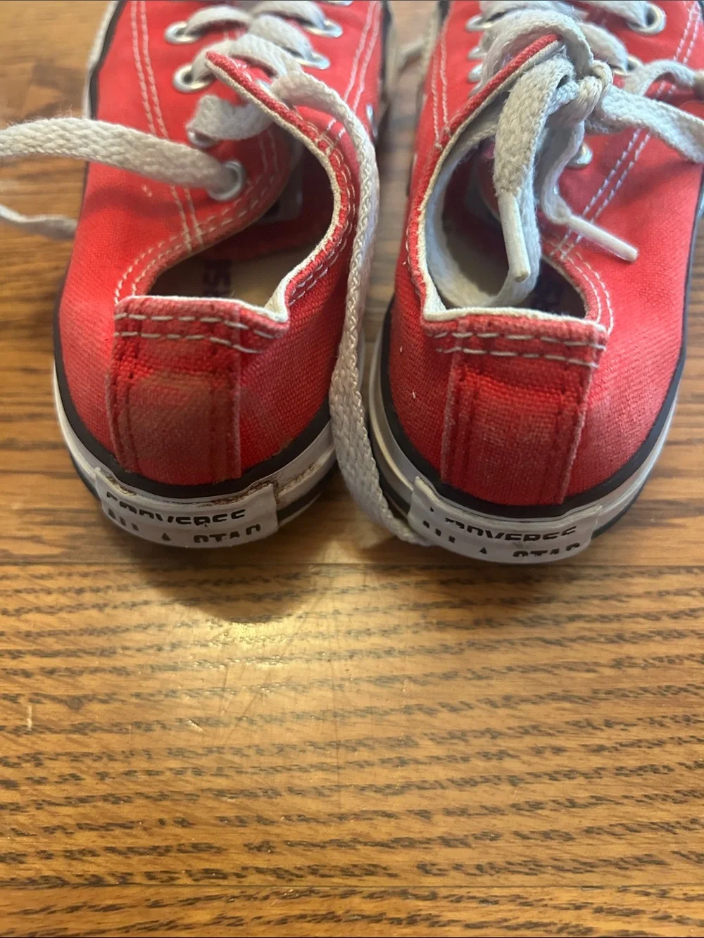 Converse bright red